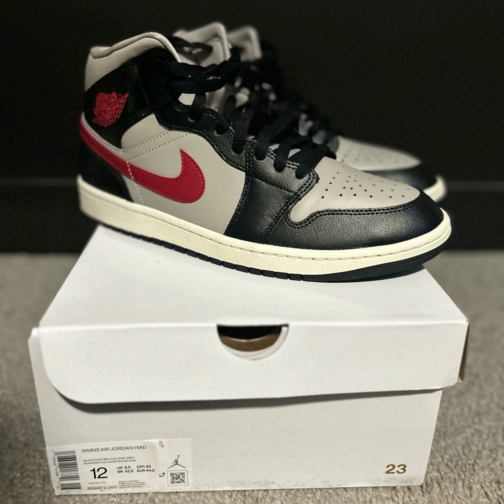 Women’s Nike Air Jordan 1 Mid size 12 / Men’s Size 10.5